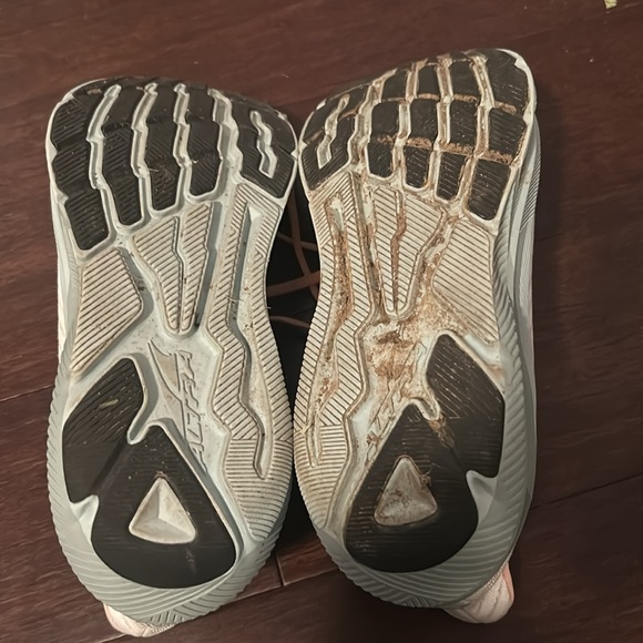 Women’s Altra FWD Experience white/gray size 11 with some dirt but lightly used - Picture 4 of 4